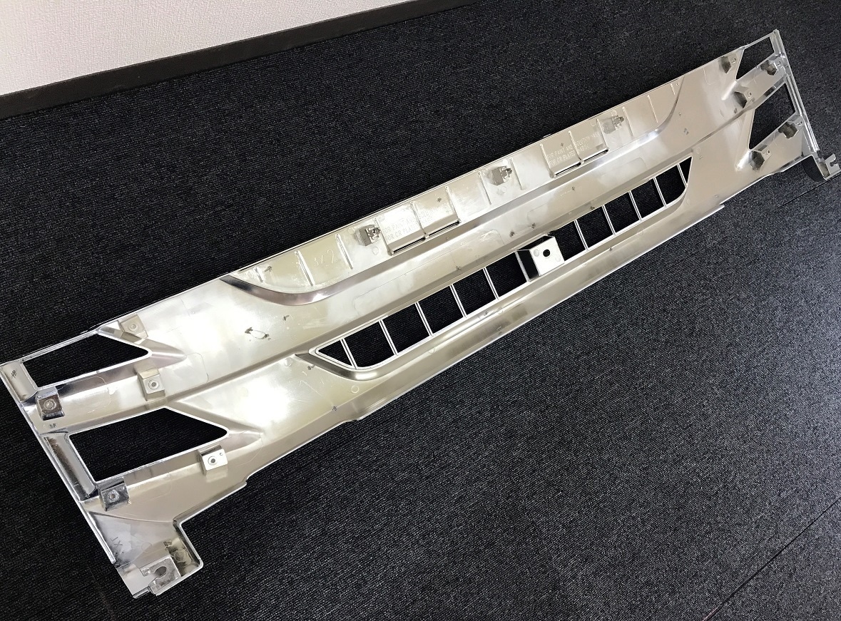 いすゞ 新型エルフ現行型 未使用クロムメッキグリル(標準型用) いすゞ 新型エルフ現行型 未使用クロムメッキグリル(標準型用)