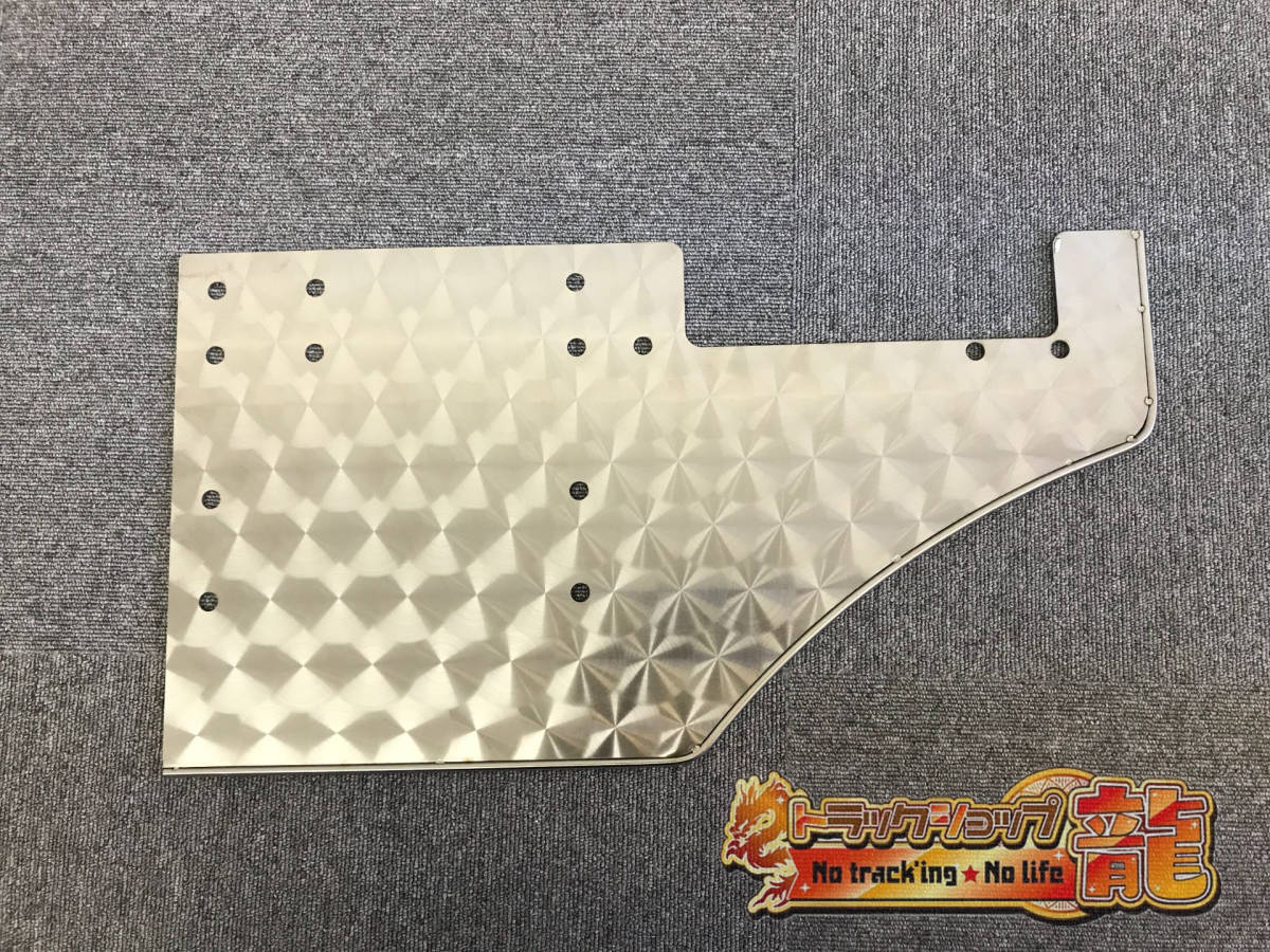 トレクス用 ガゼット 鱗柄ステンレス 板厚4㎜ 8㎜丸棒巻き 左右セット|【公式】トラックショップ龍