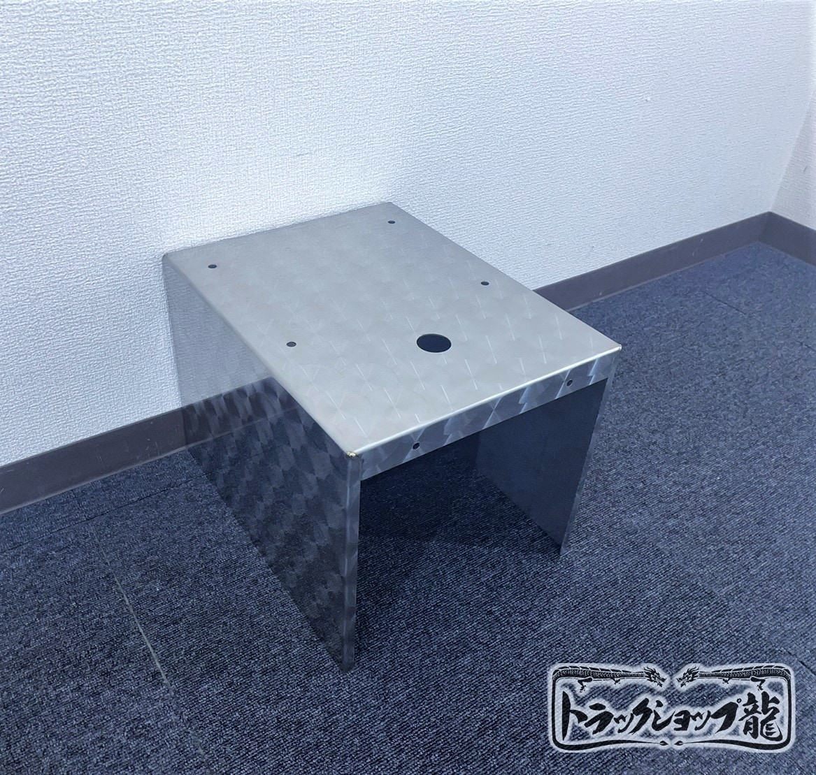 ステンレス製 トレクス用 油圧ボックス カバー 鱗柄 大型 低床