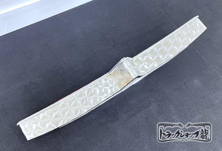 ステンレス 中型 バスマーク アンドン 【鏡面×鱗柄】 表面R仕様 奥目 8mm丸棒巻き LEDライト付き 三菱ふそう FUSO S0230S