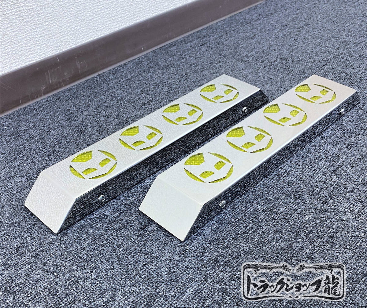 オリジナル 鏡面ステンレス 車高灯 4連 2個セット マーシャル風 ネコ柄