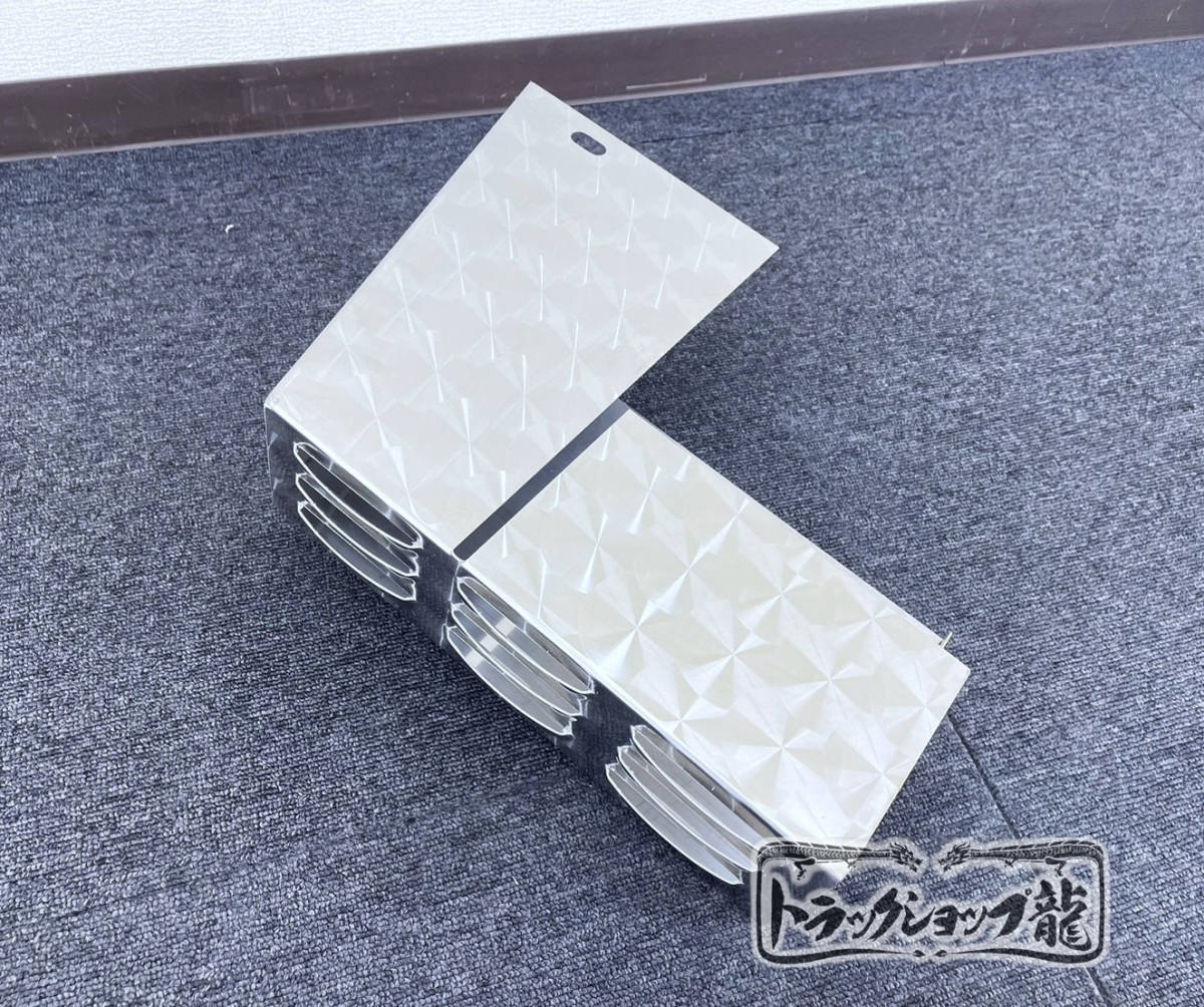 新タイプ 鱗柄ステンレス バッテリー イコライザーカバー ルーパー仕様 三菱ふそう ブルーテックキャンター S0961S