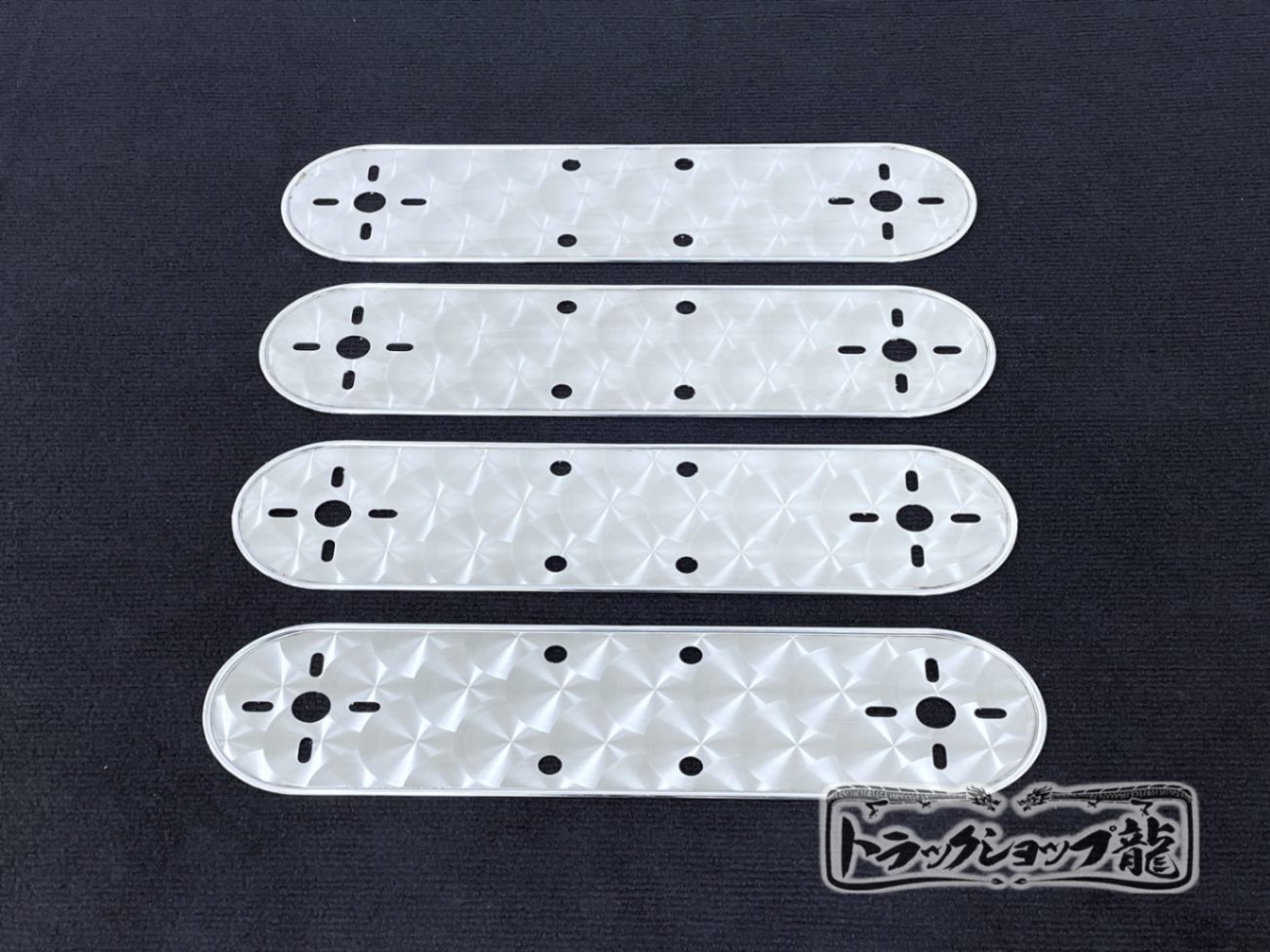 超薄型/鱗柄ステンレス 【19.5インチ】 ホイールマーカーステー 4枚