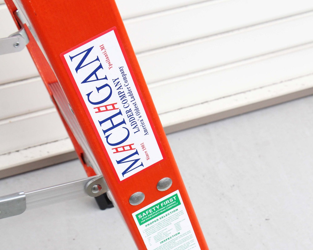 Michigan Ladder Co.  | Fiberglass Stepladder Size3 �ե����С����饹���ƥåץ����/��Ω ������3