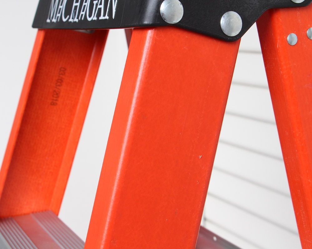 Michigan Ladder Co.  | Fiberglass Stepladder Size3 �ե����С����饹���ƥåץ����/��Ω ������3