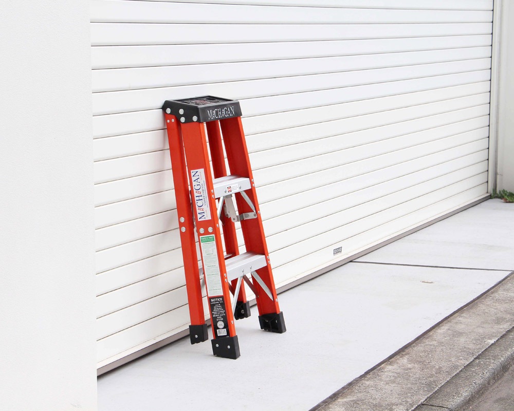 Michigan Ladder Co.  | Fiberglass Stepladder Size3 �ե����С����饹���ƥåץ����/��Ω ������3