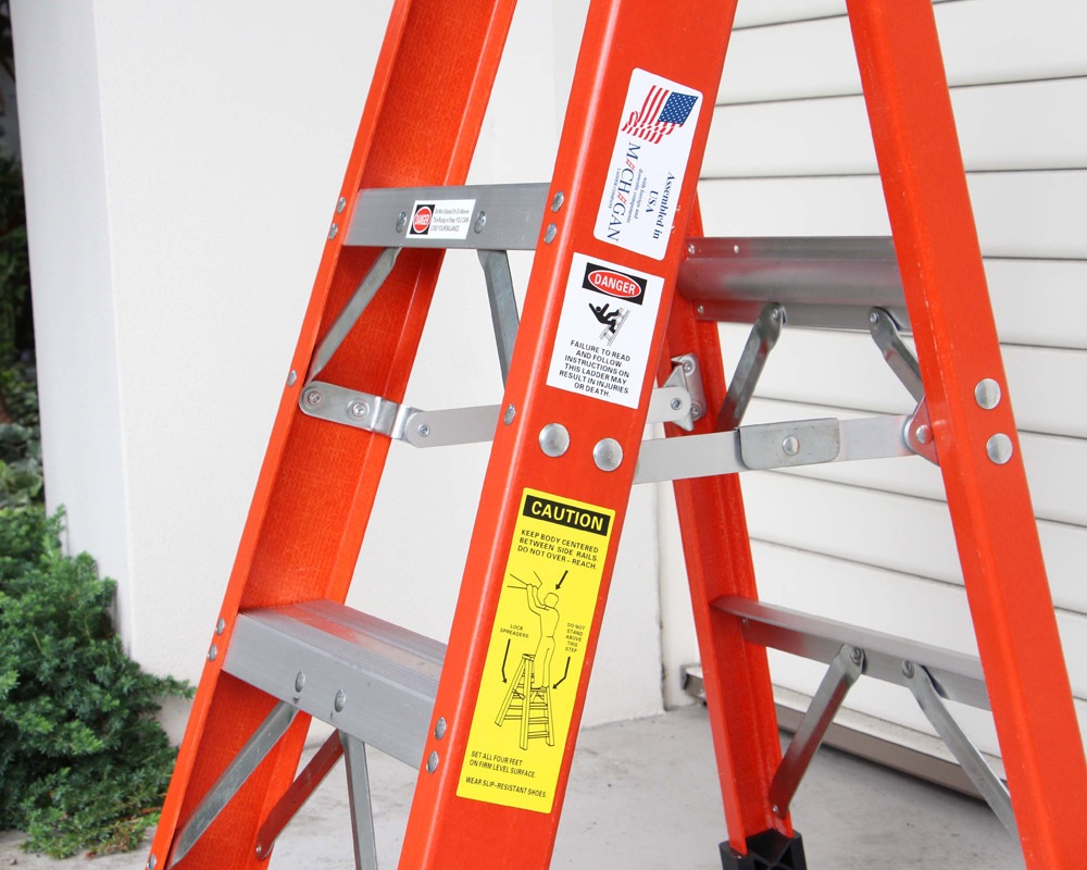 Michigan Ladder Co.  | Fiberglass Stepladder Size6 �ե����С����饹���ƥåץ����/��Ω ������6
