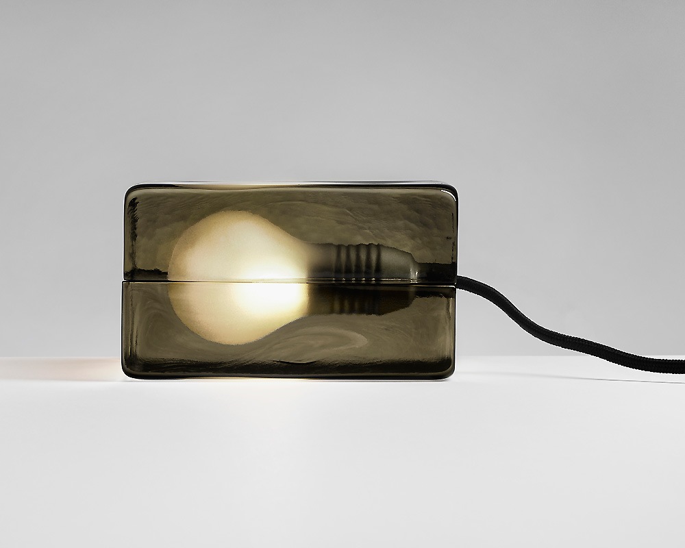 DESIGN HOUSE Stockholm  | Block Lamp Smoke Limited �֥��å����� ���ꥹ�⡼��