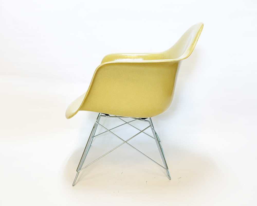 Herman Miller | Eames arm shell chair (mustard) ॺॷ ޥ