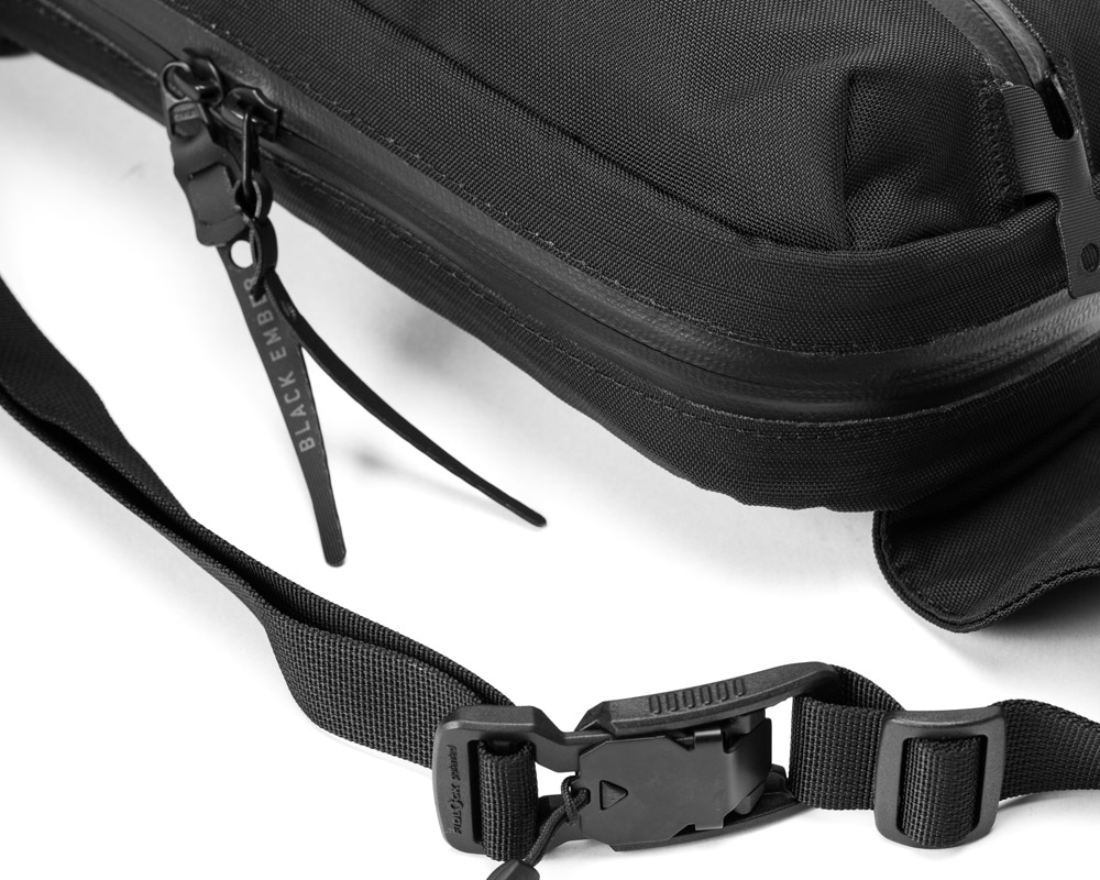 BLACK EMBER | TKS �֥�å�����С� �ƥ�����������/����󥰥Хå�