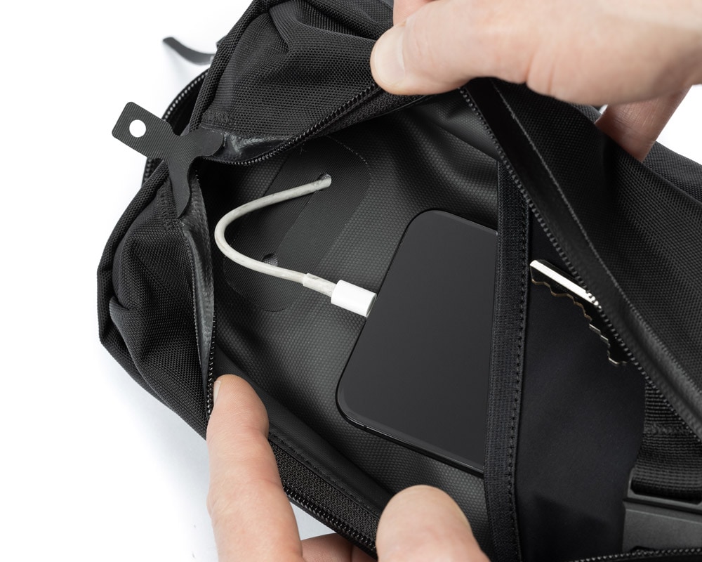 BLACK EMBER | TKS �֥�å�����С� �ƥ�����������/����󥰥Хå�