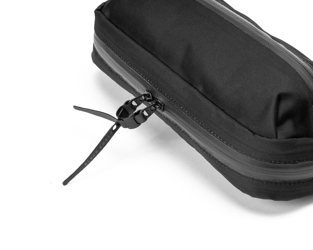 BLACK EMBER | TKS �֥�å�����С� �ƥ�����������/����󥰥Хå�