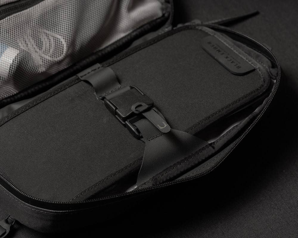 BLACK EMBER | TKS �֥�å�����С� �ƥ�����������/����󥰥Хå�