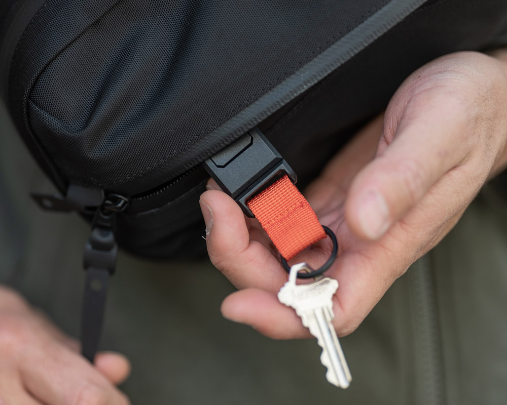 BLACK EMBER | TKS �֥�å�����С� �ƥ�����������/����󥰥Хå�