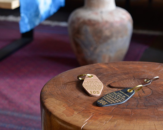 Landscape Products | ��Live In The Woods�� Key Holder �쥶�������ۥ����