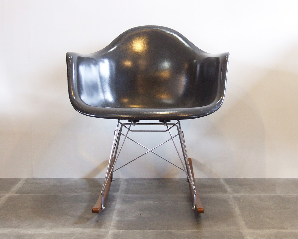 Herman Miller | Eames arm shell chair (charcoal) ॺॷ 㥳