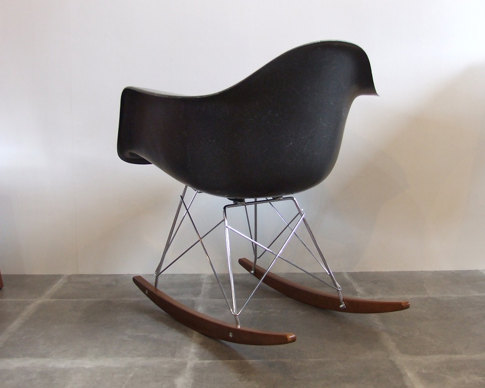 Herman Miller | Eames arm shell chair (charcoal) ॺॷ 㥳