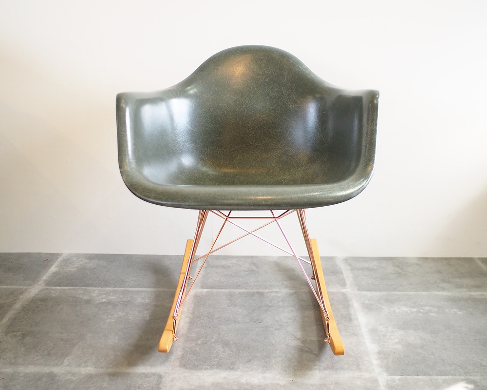STUSSY Livin' General Store | GS Fiberglass Arm Shell Rocker Chair by Modernica Elephant  GS�ե����С����饹�����ॷ������å��������� ����˥���
