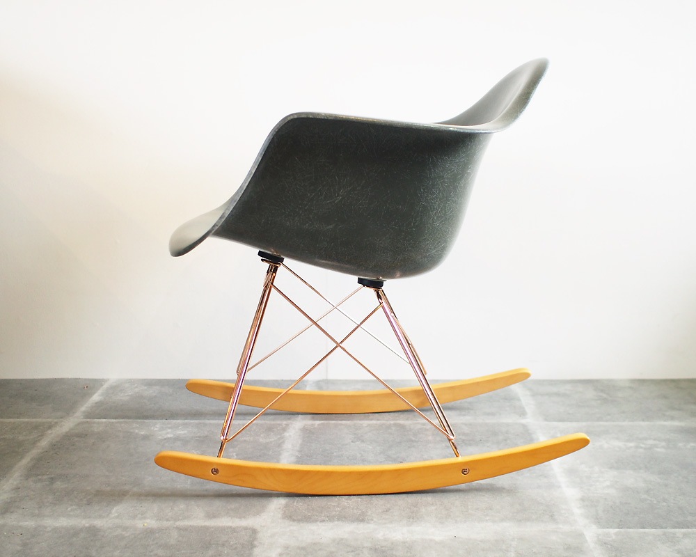 STUSSY Livin' General Store | GS Fiberglass Arm Shell Rocker Chair by Modernica Elephant  GS�ե����С����饹�����ॷ������å��������� ����˥���