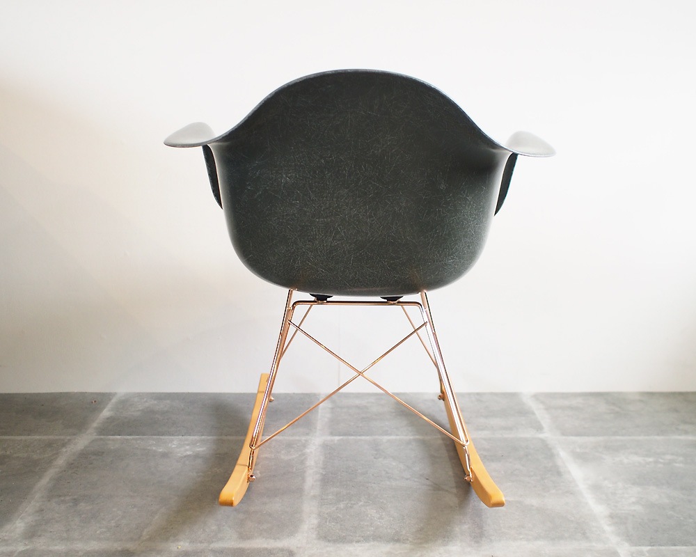 STUSSY Livin' General Store | GS Fiberglass Arm Shell Rocker Chair by Modernica Elephant  GS�ե����С����饹�����ॷ������å��������� ����˥���