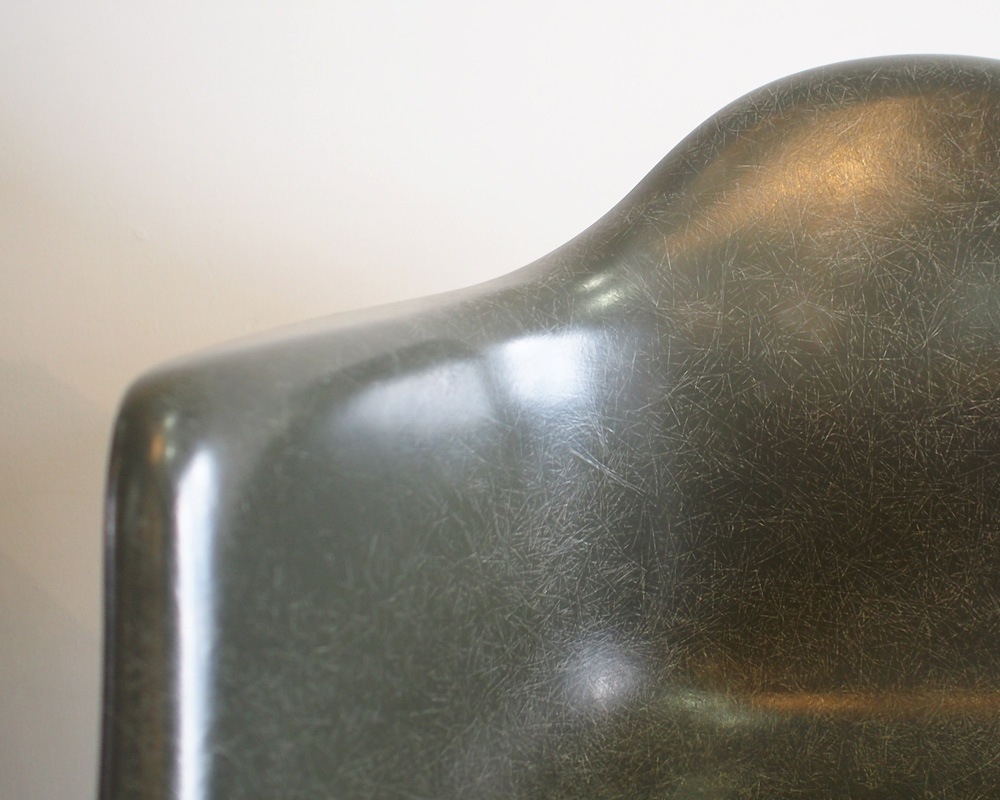 STUSSY Livin' General Store | GS Fiberglass Arm Shell Rocker Chair by Modernica Elephant  GS�ե����С����饹�����ॷ������å��������� ����˥���