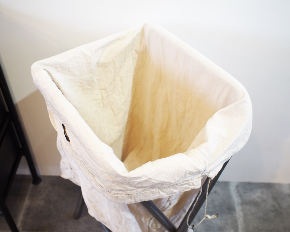 PUEBCO | VINTAGE FOLDING LAUNDRY HAMPER ������ơ����ե�����ǥ��󥰥��ɥ꡼�ϥ�ѡ�