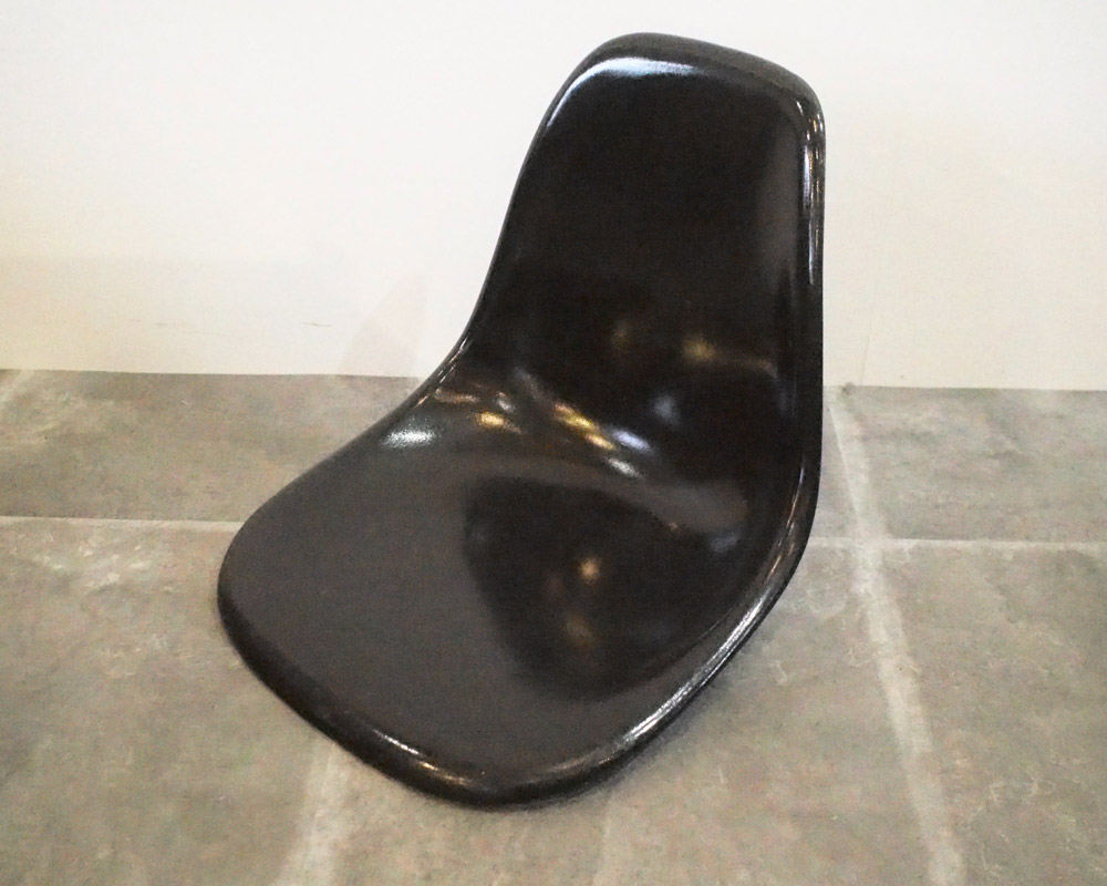 Herman Miller | Eames side shell chair (charcoal) ॺɥ 㥳