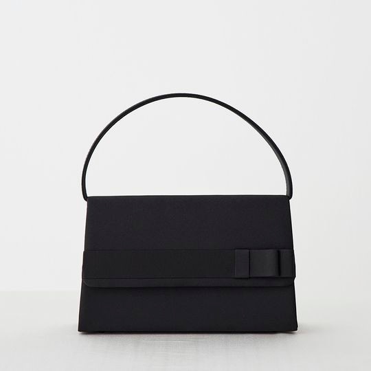 GLOW掲載】[商品番号5220101] ラウンドデザインのブラックフォーマル