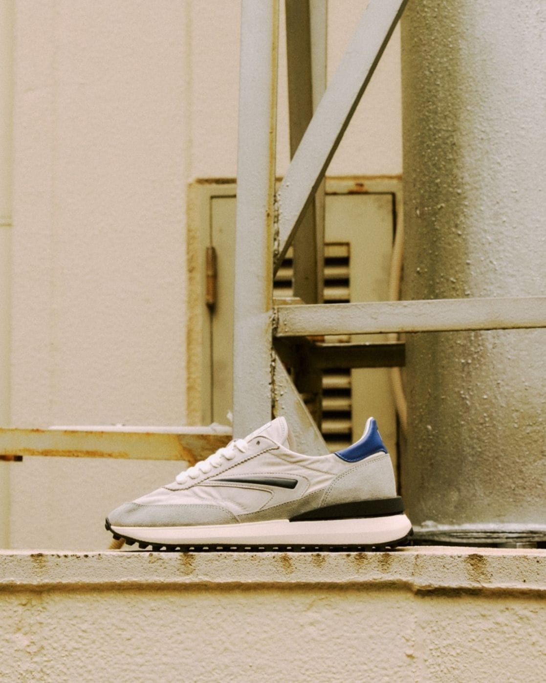 MAN ATHLETA NYLON LIGHT-GREY