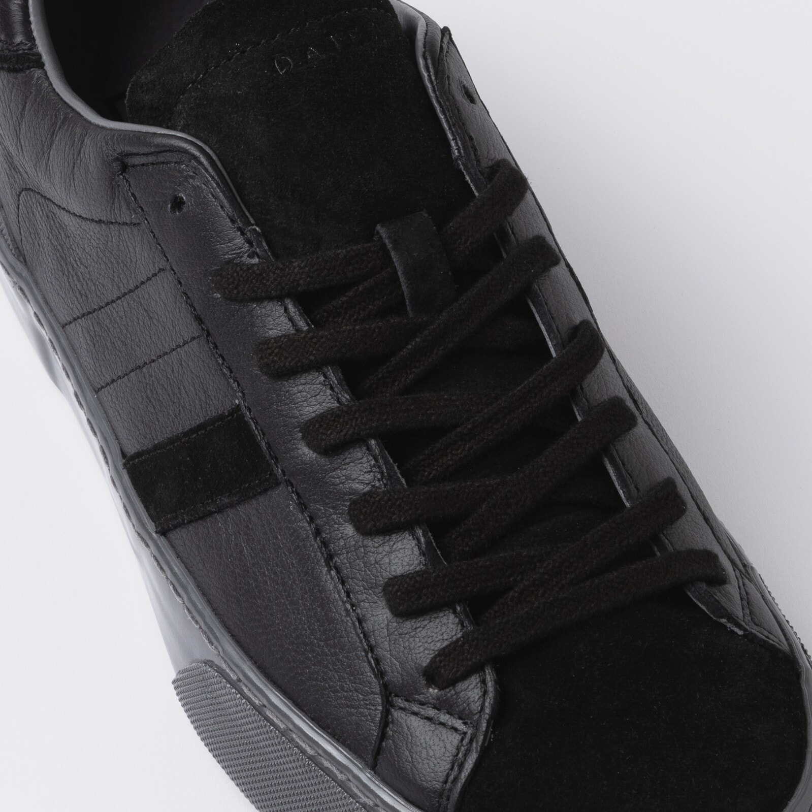 MAN HILL LOW TOUCH BLACK