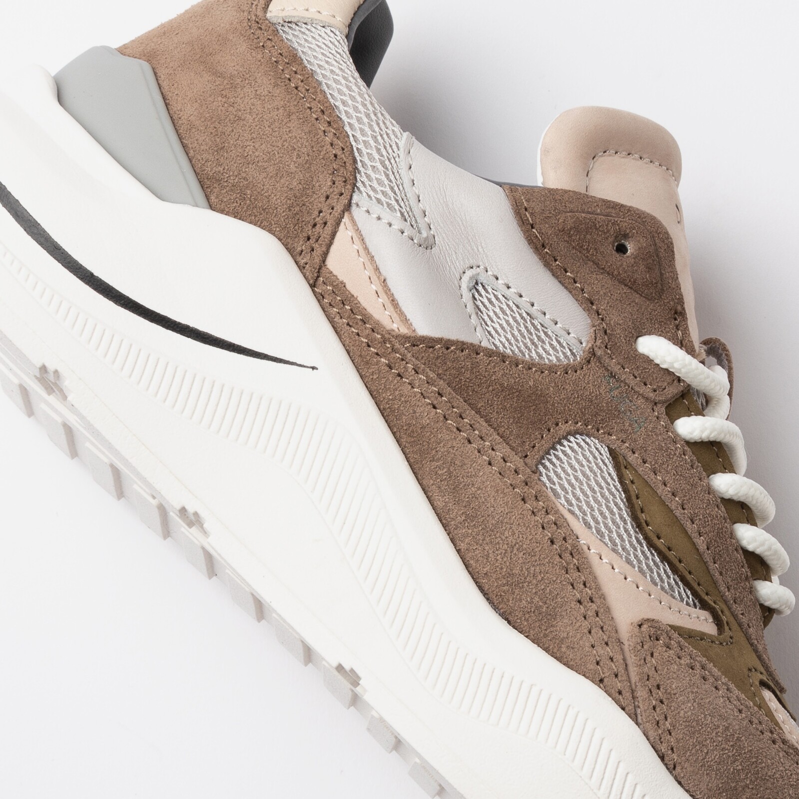 D.A.T.E. デイトスニーカー正規直営オンラインストア】FG MESH SAND