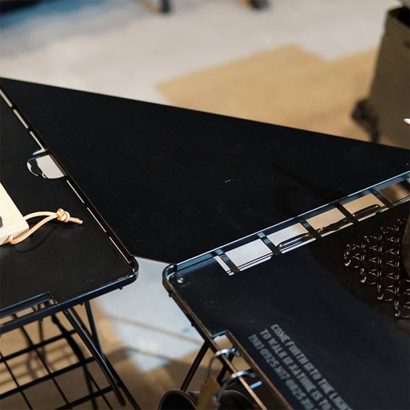K*o様 CAMP GEEKS(キャンプギークス)Tripod-top(サイドテ CAMP GEEKS(キャンプギークス)Tripod-top(サイドテーブル)