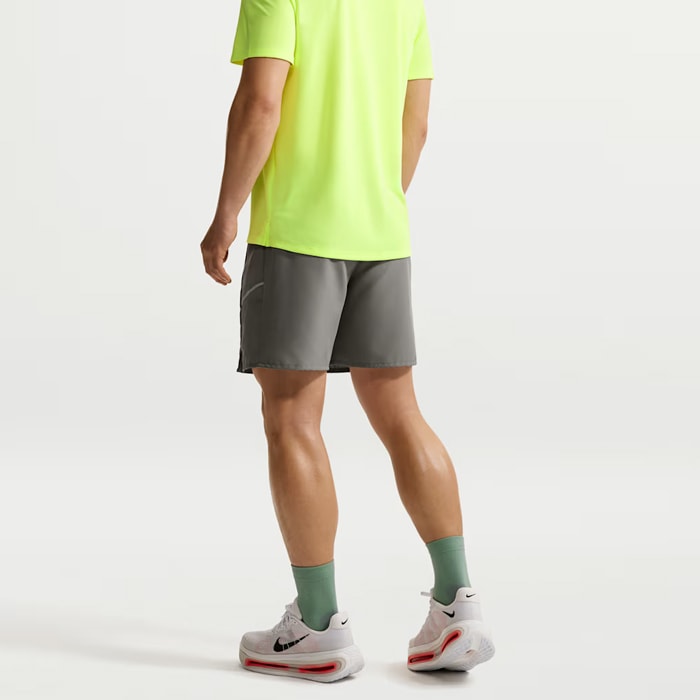 新品タグ付き　Nike EK ランニングショーツ モスグリーン　Mサイズ NIKE ナイキ マイラー メンズ Dri-FIT 18cm ランニングショートパンツ