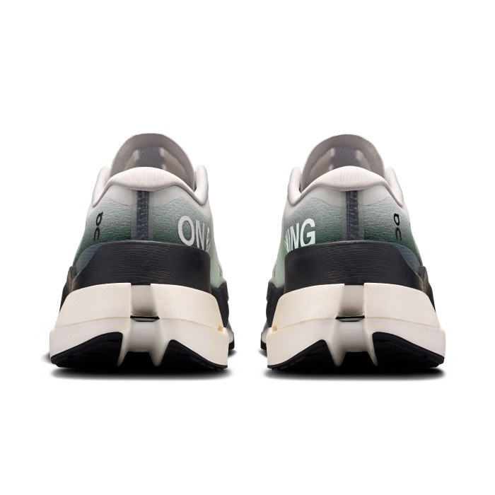 On オン Cloudboom Max クラウドブーム マックス ランニングシューズ