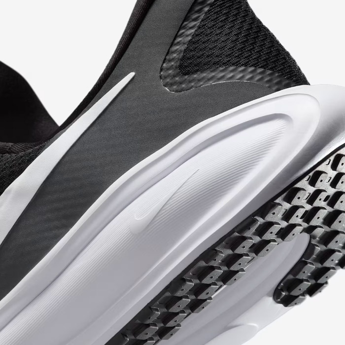Nike ナイキ スニーカー シューズ Revolution 8 EasyOn