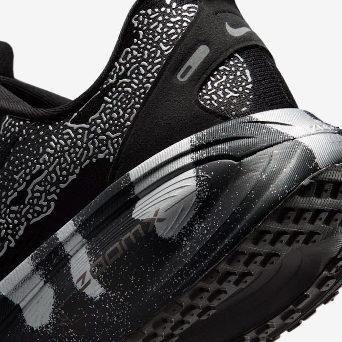 ホメロス　2枚セット NIKE ナイキ メンズ ロード ランニングシューズ VOMERO 18 