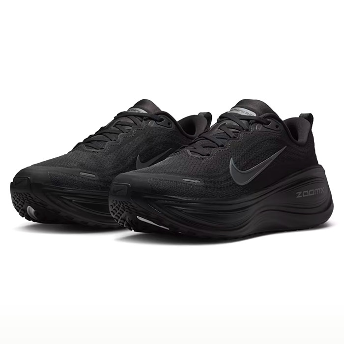 超美品　Nike ブラック ランニングジャケット&パンツセット　ほぼ新品 NIKE ナイキ ランニングシューズ Vomero Plus ボメロ プラス ブラック