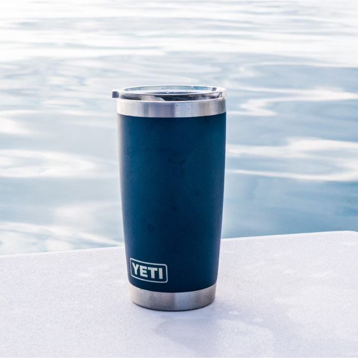 YETI イエティ タンブラー 20oz TUMBLER 青 黒 ベージュ 紺 白