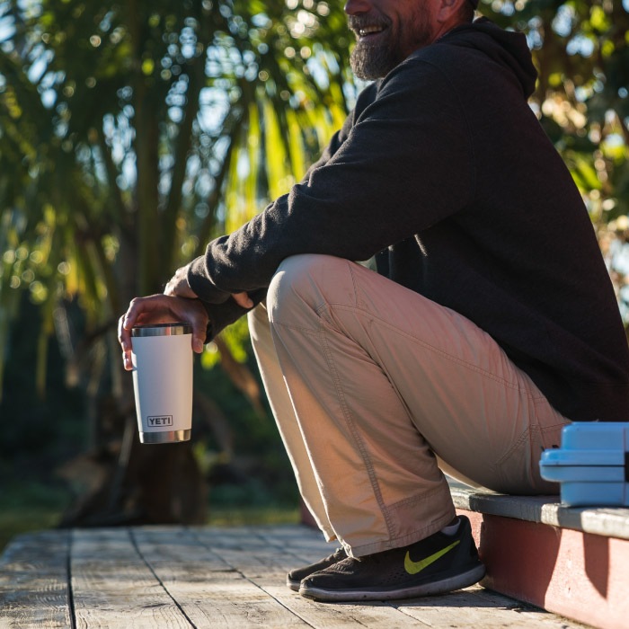 YETI イエティ タンブラー 20oz TUMBLER 青 黒 ベージュ 紺 白