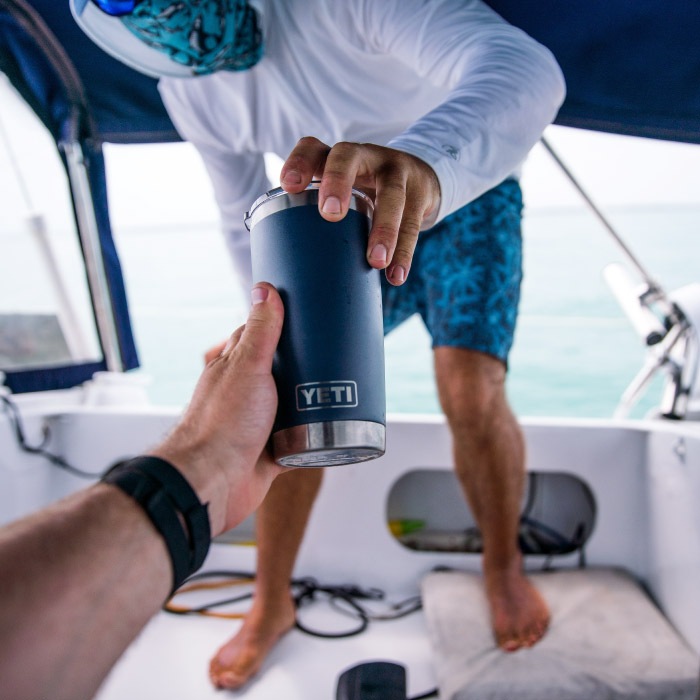 YETI イエティ タンブラー 20oz TUMBLER 青 黒 ベージュ 紺 白