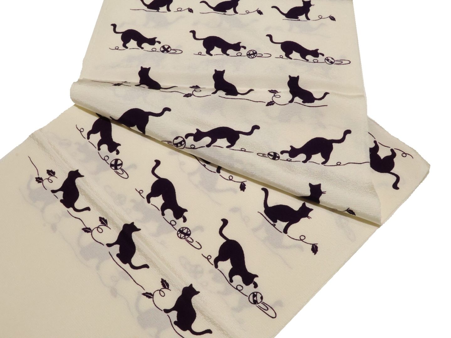 正絹帯揚げ「アイボリー色の地に深紫色のネコのシルエット」 | 帯あげ