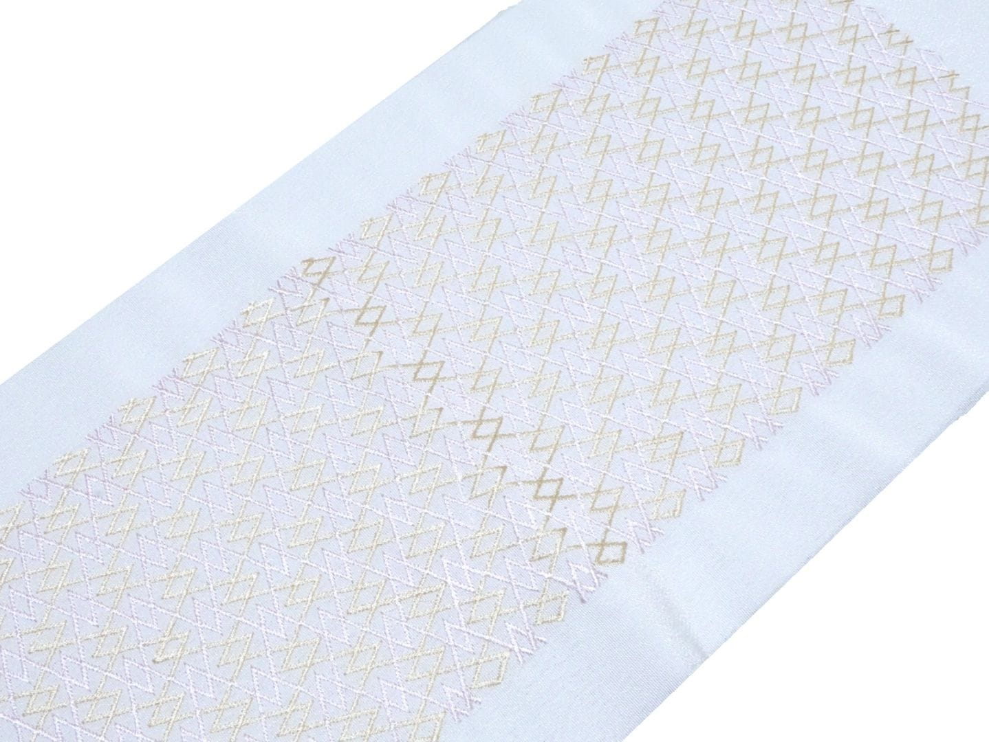 刺繍半衿「白色の地に薄紫色と薄ベージュ色の幾何学模様の刺繍」 | 半