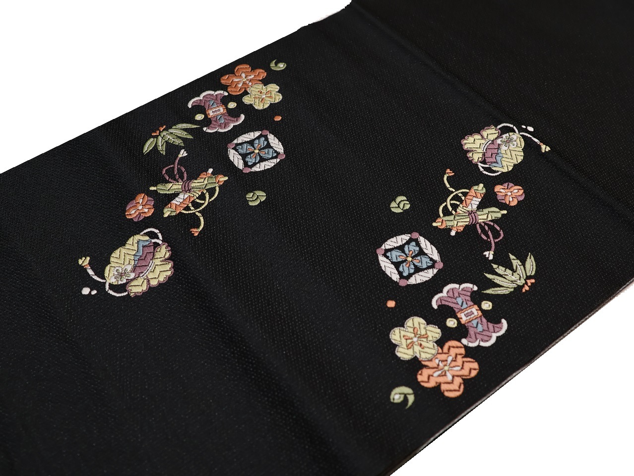 ポリエステル名古屋帯「黒色の地に宝尽くしの柄」 | 帯,帯(名古屋帯