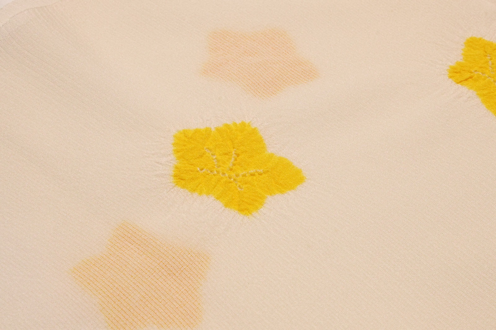 夏物正絹帯揚げ(絽)「生成り色の地に黄色の輪出し」 | 帯あげ | 新宿