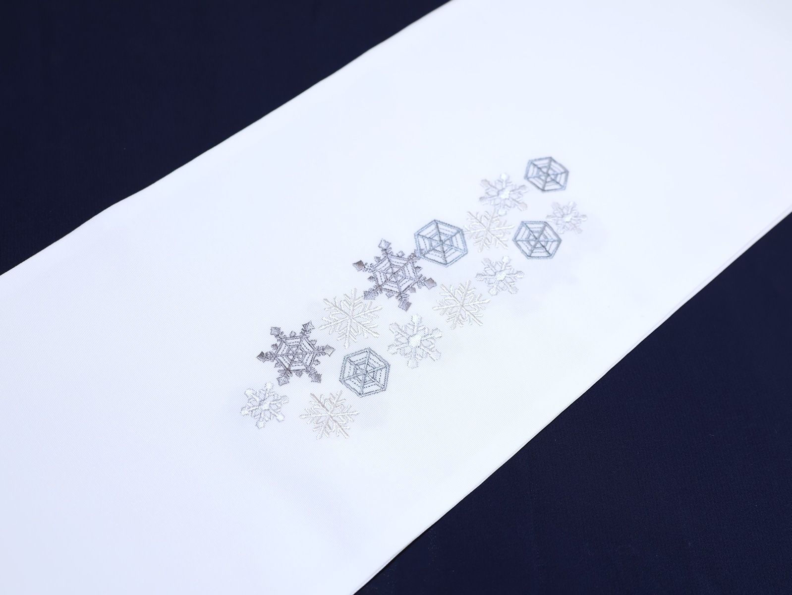 き楽っく　替え襟　両側ホワイト雪の結晶刺繍　未使用 assort-eri0004_1.jpg