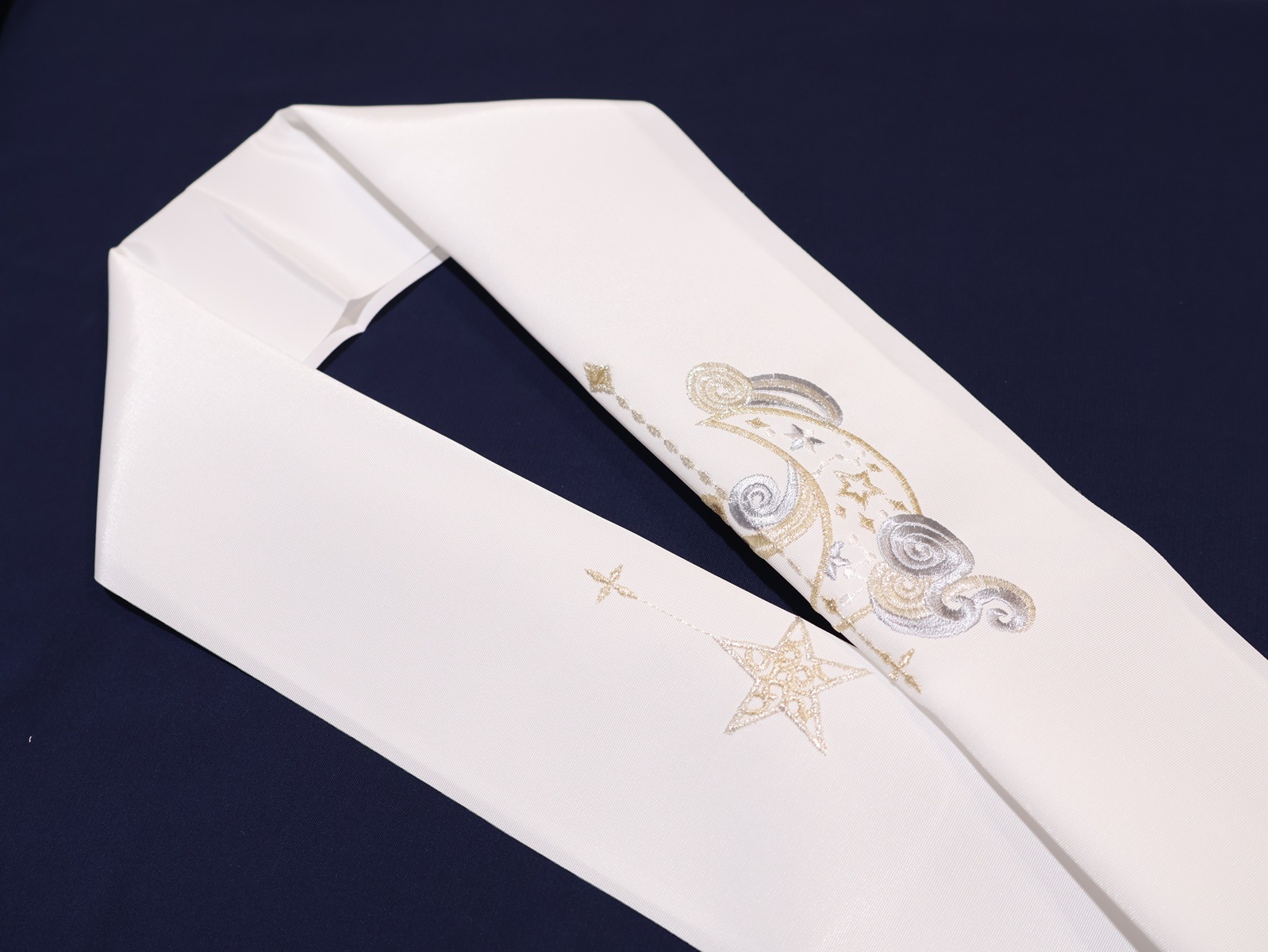 正絹金銀色手刺繍 半襟 半襟 正絹 刺繍半襟 振袖用 礼装用 婚礼用 白×ゴールド×シルバー