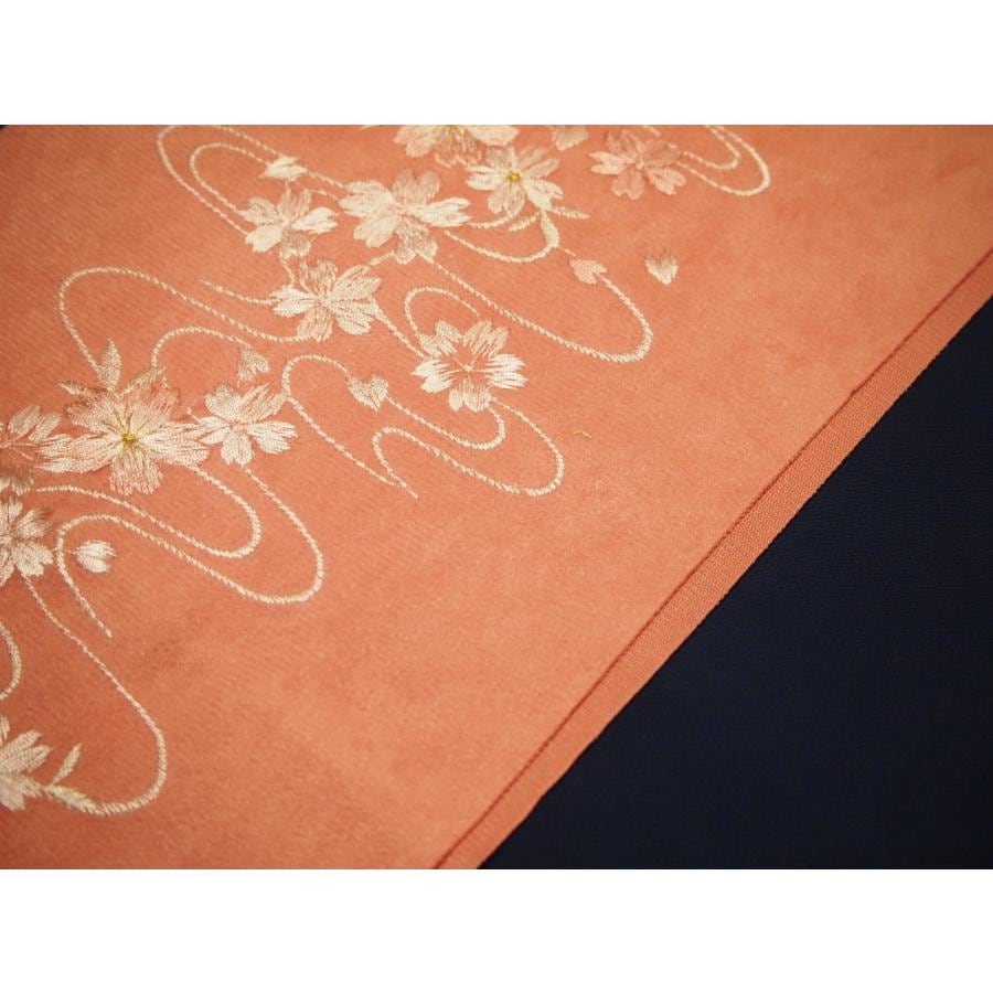 スエード刺繍半衿「サーモンピンク色の地に流水と桜の刺繍」 | 半衿