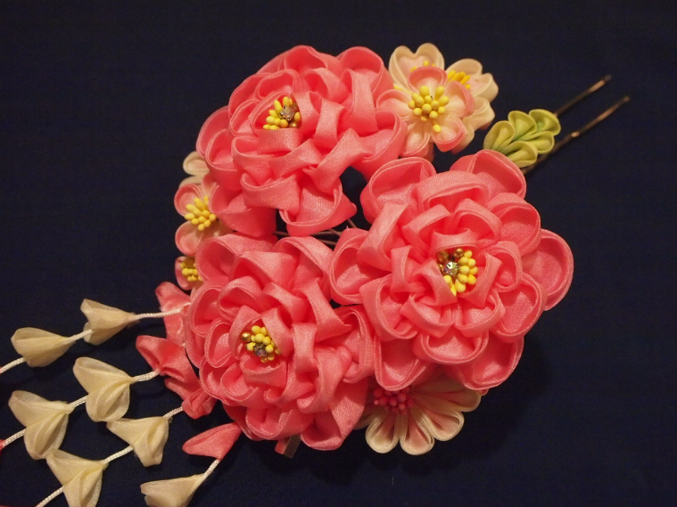 濃いピンク色の花のつまみかんざし | 髪飾り,髪飾り | 新宿津田家