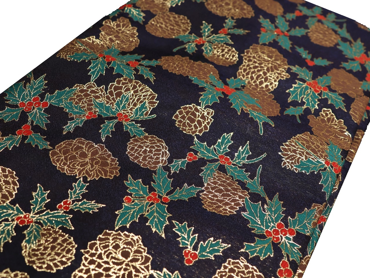 仕立て上がり正絹名古屋帯「黒色の地に松ぼっくりと柊の柄」 | 帯,帯