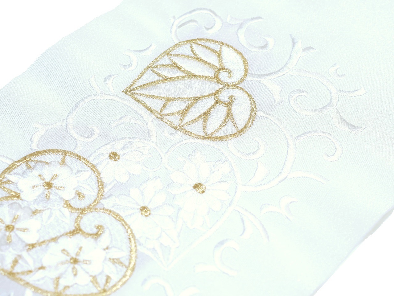 刺繍半衿「白色の地に白色と金色の葵唐草の刺繍」 | 半衿、伊達衿,半衿